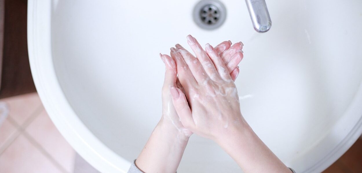 Importancia de limpiarnos las manos y las uñas